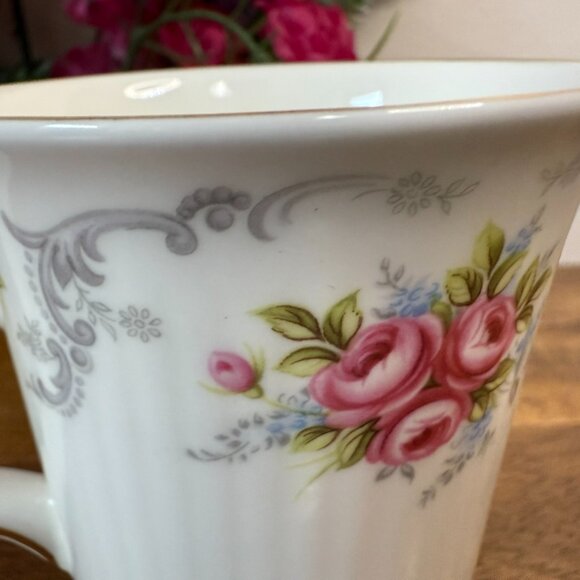 Royal Albert Tranquillity Mug Bone China England Vintage Floral Rose Gold Rim - Picture 4 of 6